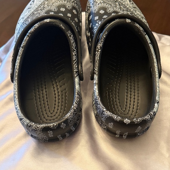 CROCS Paisley Patterned Mules in Black and White - Picture 16 of 17